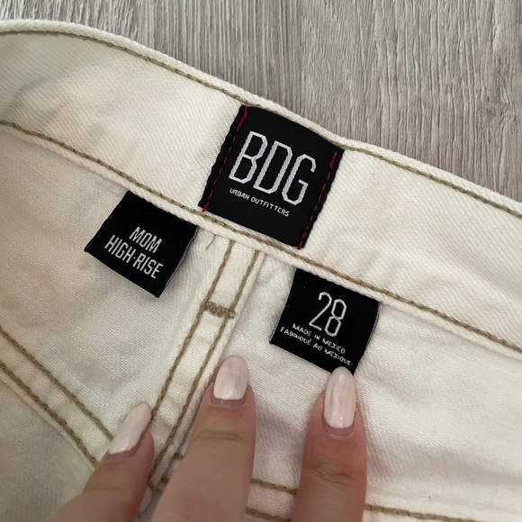 Urban Outfitters Mom High-Rise shorts - Picture 5 of 8